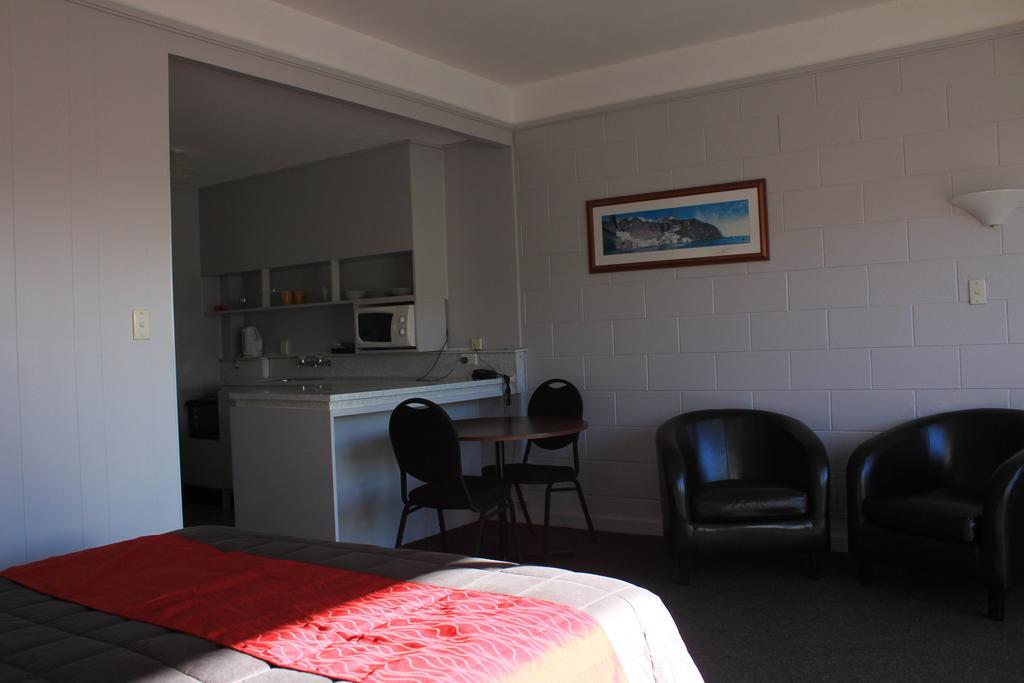 Coronation Court Motel ニュープリマス エクステリア 写真